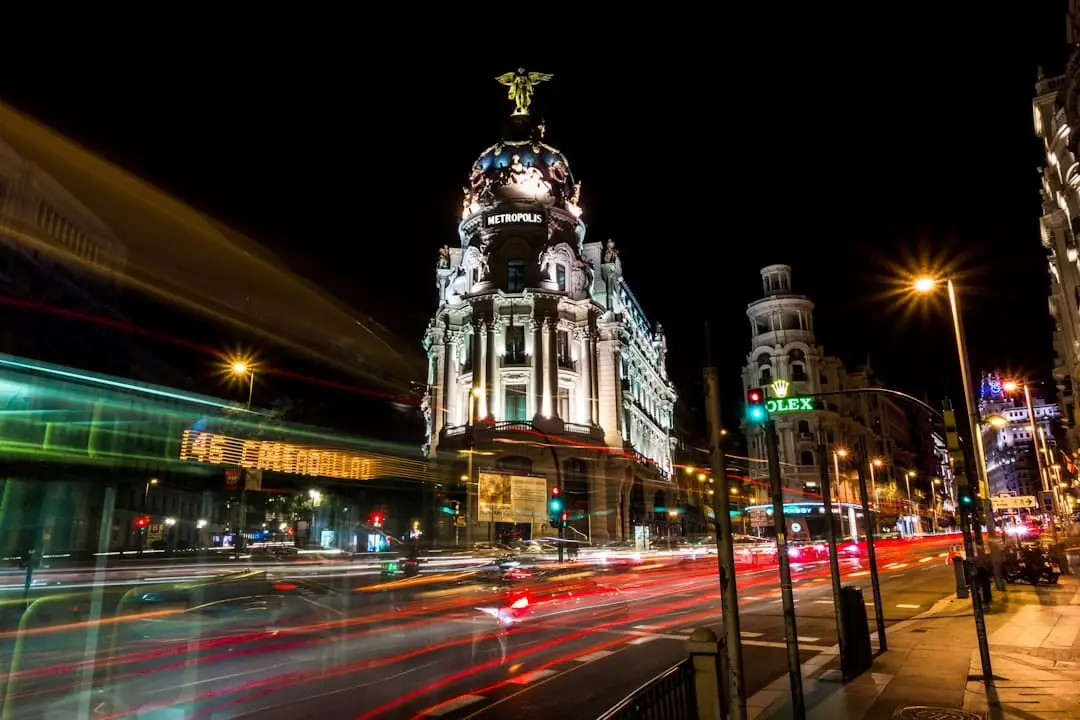 Så här navigerar du de särskilda trafikreglerna i Madrid illustration